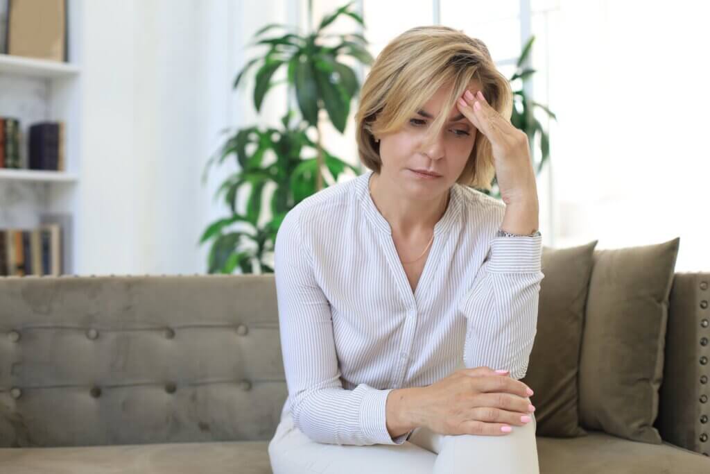 What are the early warning signs of menopause?